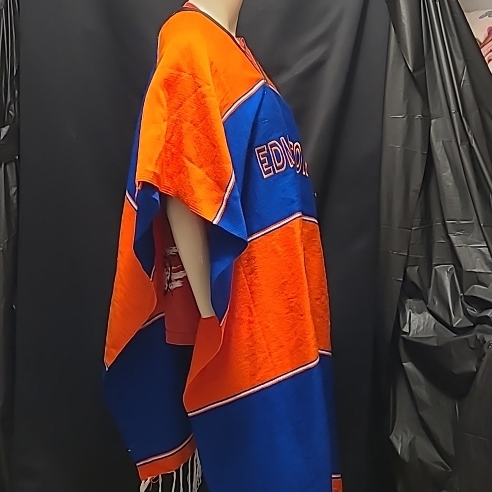 Edmonton Oilers Style Poncho One Size Fits All - Picture 3 of 6